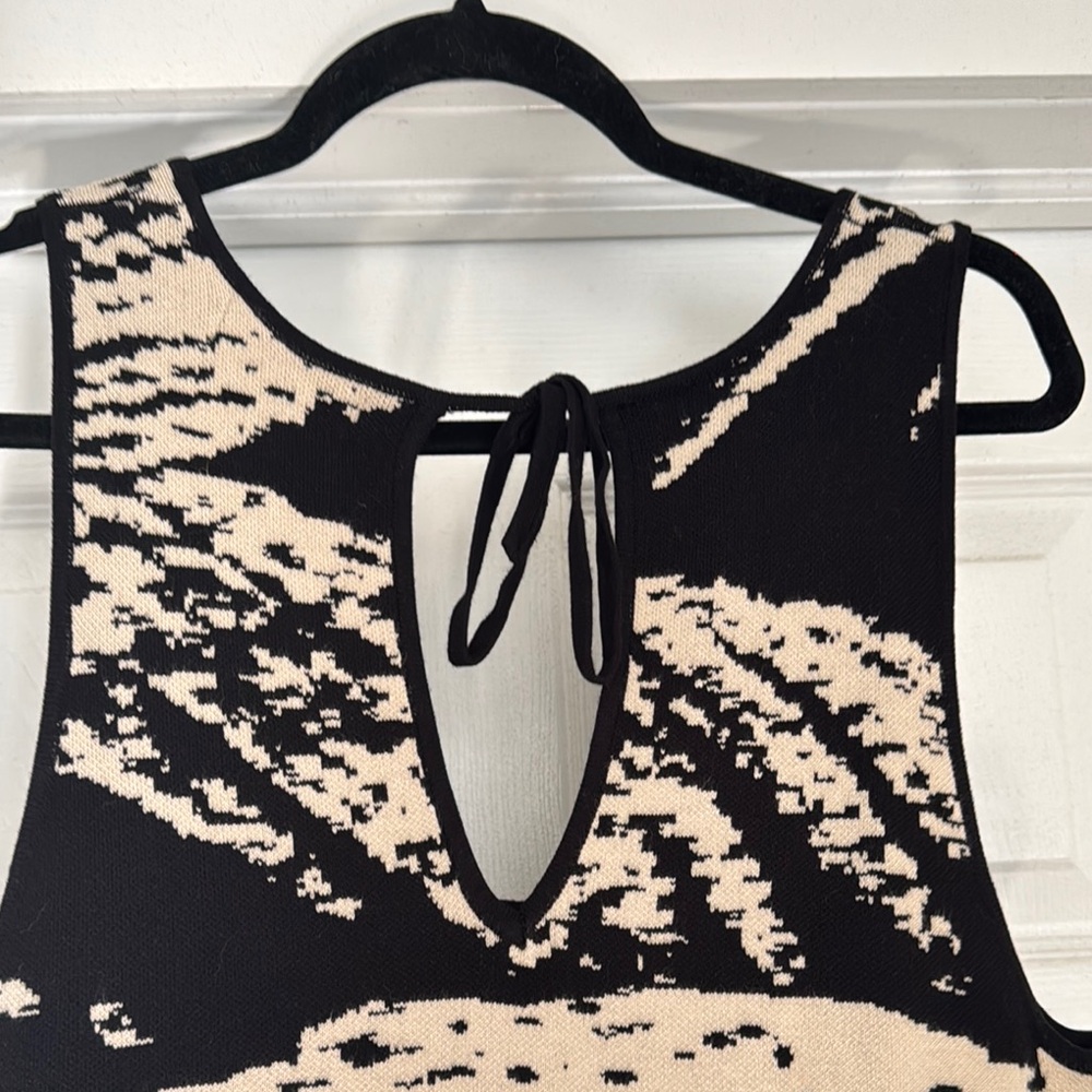 House of Harlow Black and Cream Sleeveless Dress - Picture 4 of 5